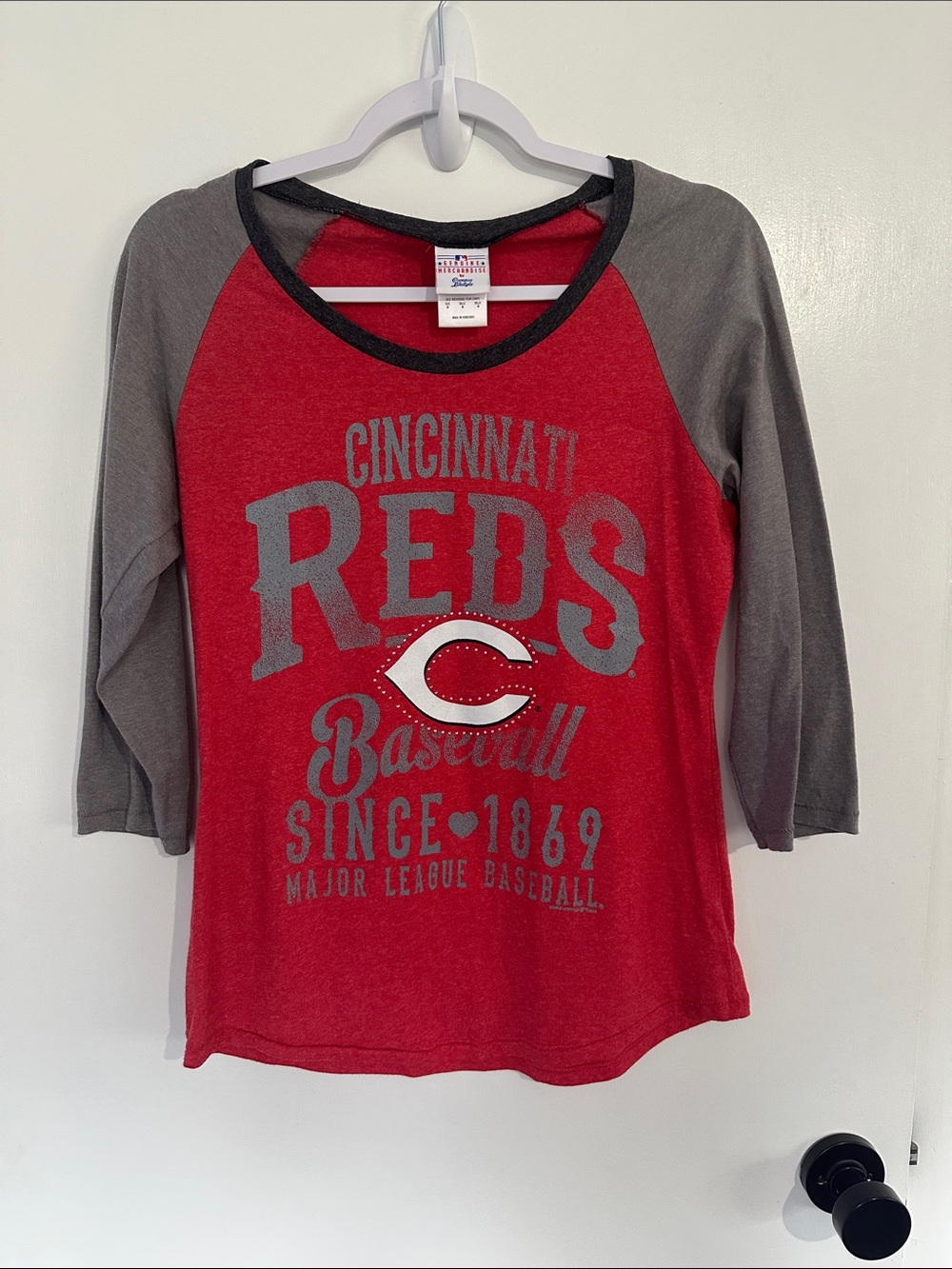 Cincinnati Reds Women's Short Sleeve Raglan Tee - Red & Gray size Medium
